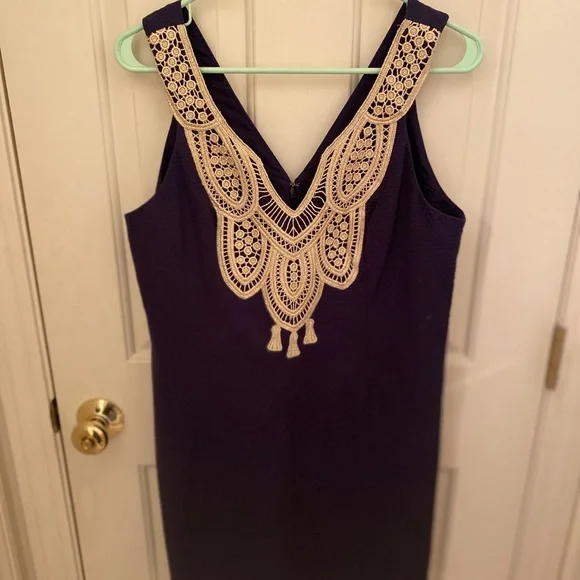 lilly pulitzer navy dress with gold Lilly Pulitzer Aubra Embroidered Dress In Navy /Gold Sz XS main image 0